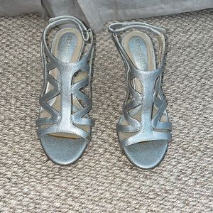 Naturalizer danya sandal heels